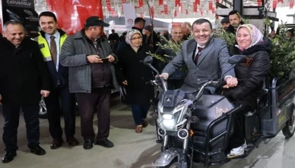 Denizli’de Honazlı üreticiye 4 bin 236 zeytin fidanı