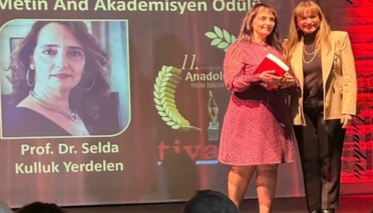 DEÜ’lü akademisyene sahne tasarımı ödülüne layık görüldü