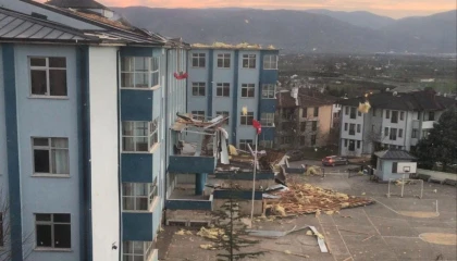 Düzce’de çatısı hasar gören okulda eğitime 1 gün ara!