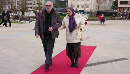 Düzce’de çiftlere özel kırmızı halı sürprizi