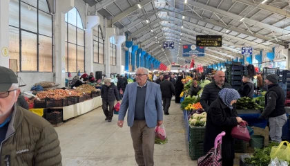 Düzce’de Ramazanın ilk gününde pazar yoğunluğu