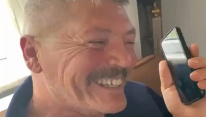 Düzceli muhtardan telefon satıcısına esprili yanıt... Kargo mu, karga mı?