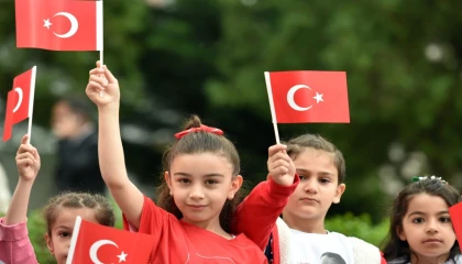 Eğitimde ikinci dönem ’Bayrak Sevgisi’ temasıyla başladı