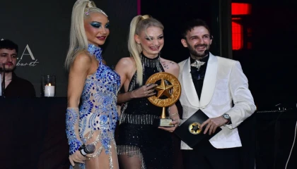 Geceye Nevide Çiçek damgası! Number One TV sunucusu ödülle taçlandı