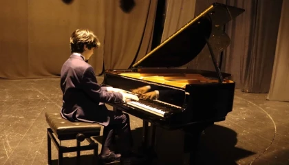 İstanbul Maltepe’de genç piyanist Tolga Bilget sahne aldı