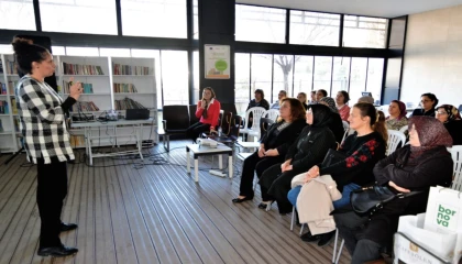 İzmir Bornova’da kadınlar hem üretiyor hem bilinçleniyor