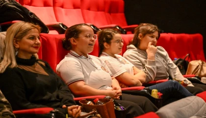 İzmir Bornova’da özel çocuklara sinema keyfi