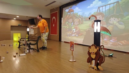 İzmir Çiğlili minikler mikroplara karşı sahneye çıktı