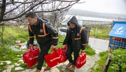 İzmir Güzelbahçe’de 350 aileye 3 milyonluk Ramazan desteği