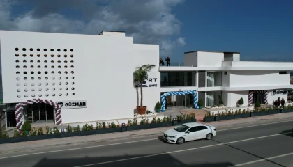 İzmir Güzelbahçe’de çifte açılış