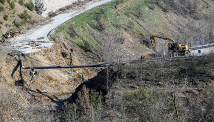 İzmir Ödemiş’te çöken yolda çalışmalar başladı