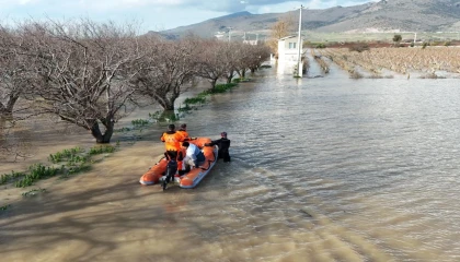 İzmir’de 50 yılda bir görülen meteorolojik tablo... Neden deniz yükseldi?