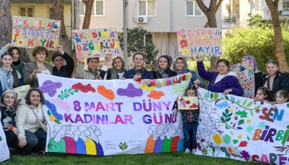 İzmir’de 8 Mart dayanışma noktaları kadınlarla buluştu