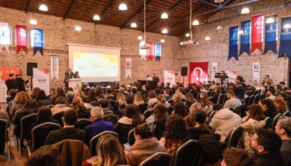 İzmir’de gençler ile iş dünyası aynı masada