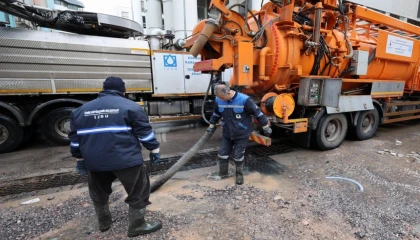 İzmir’de kuvvetli yağış: Belediye ekipleri sahada