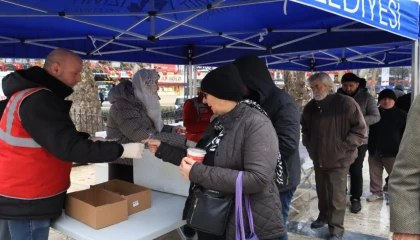 İzmit’te kandillik helva ikramı