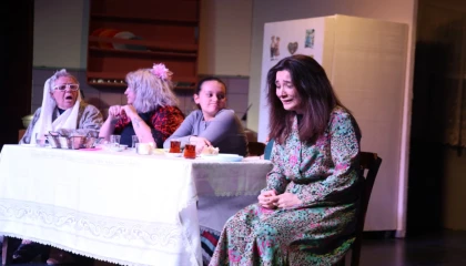 “Kadın Sığınağı” oyunu Bursa İnegöl’de sanatseverlerle buluştu