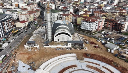 Kocaeli Çayırova’da Kent Meydanı’nda çalışmalar sürüyor