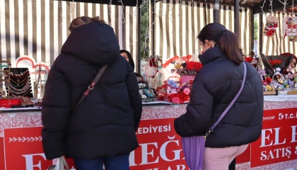 Kocaeli İzmit’te kadınların el emeği pazarı yoğun ilgi gördü