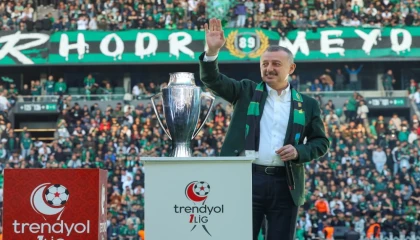 Kocaeli’de Başkan Büyükakın’dan 3 puana 3’lü kutlama