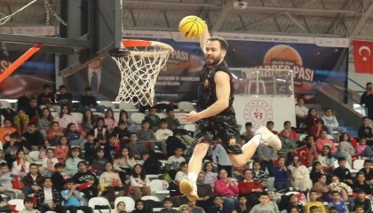 Kocaeli’de Başkan Büyükakın’dan gençlere “Kardeş Pası”