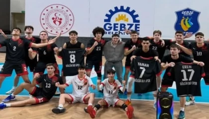 Kocaeli’de Gölcük Belediyesi voleybolda tarih yazdı