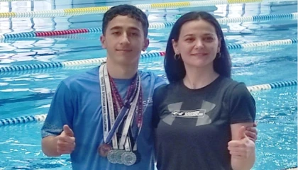Konya’da otizmli yüzücü Alper Akgül 5 madalya kazandı