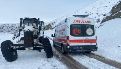 Malatya’da ekipler karla mücadele için seferber