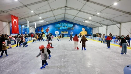 Nevşehir’de buz pateni pisti açıldı