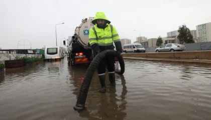 Sağanak yağışta İzmir teyakkuzda