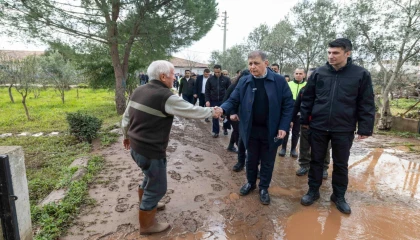 Seferihisar’da yağıştan etkilenenlere İzmir Büyükşehir’den yerinde destek
