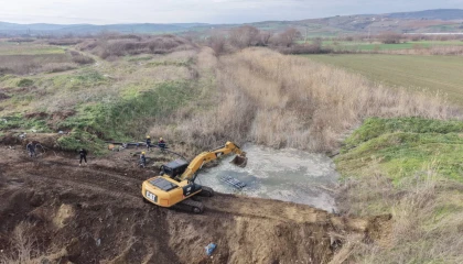 Tekirdağ’da denize akan su tarlalara can oldu... Kuraklığa ’bent’ çekildi!