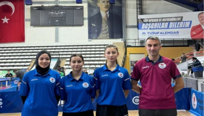 Trabzon Büyükşehir kadın masa tenisi takımı zirvede