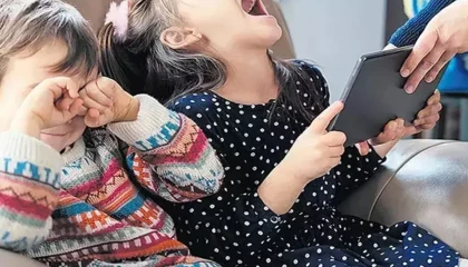 15 yaş altına sosyal medya düzenlemesi geliyor... Doğum ve babalık izinleri artıyor!