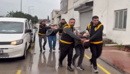 Adana’da hayvana şiddet görüntülerine 2 gözaltı!