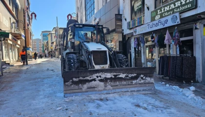 Ağrı’da karla mücadele sürüyor
