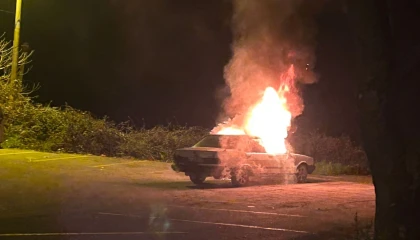 Akçakoca’da park halindeki araç alev alev yandı