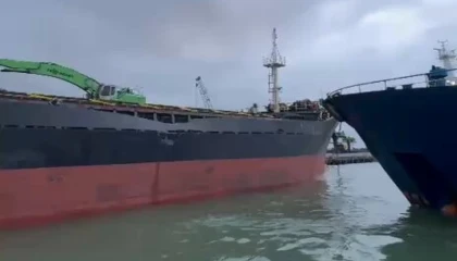 Bartın Limanı’nda iki gemi çarpıştı: Can kaybı yok!