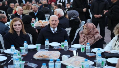 Başkan Bozbey kendi mahallesinde komşularıyla iftar yaptı
