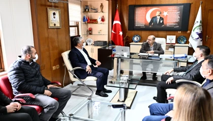 Başkan Uysal’dan Gazipaşa Kitap Fuarı’na ziyaret