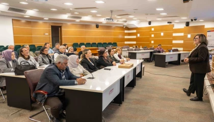 Bornova’da muhtarlara ’dijital dönüşüm’ eğitimi