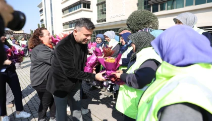 Bursa Büyükşehir’den kadınlar çiçek jesti