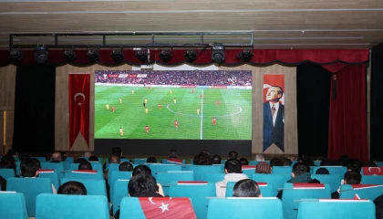 Bursa Osmangazi’de dev ekranda milli coşku