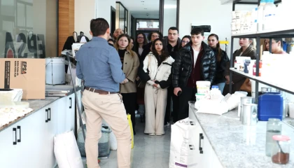 Bursa Osmangazi’de girişimci adayı öğrenciler işi mutfağında öğreniyor