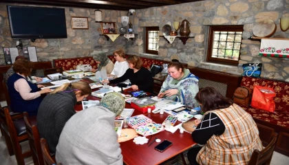 Bursa Osmangazi’de minyatür sanatı kadınlarla hayat buluyor