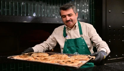 Bursa Yıldırım’da Başkan Yılmaz önce pişirdi, sonra ikram etti