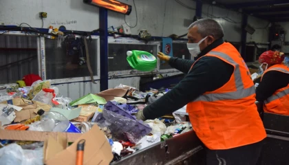 Bursa Yıldırım’da geri dönüşüm her ay 5 bin ağacı kurtarıyor