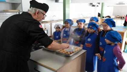 Bursa Yıldırım’da Ramazan tatlıları minik şeflerden