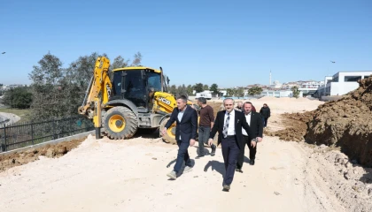 Çayırova’da Kent Park ve Fatih Sultan Mehmet Parkı’ndaki revizyon çalışmalarına yakın mercek