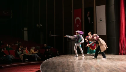 ’Don Kişot’ İzmirli minik izleyicileri büyüledi